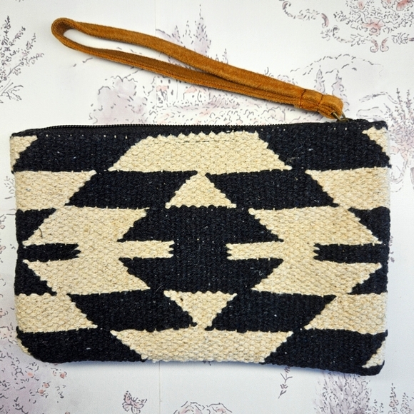NWT!!! Panache Apparel Dylan Wristlet Black/Cream Aztec Patterned, - Picture 3 of 5